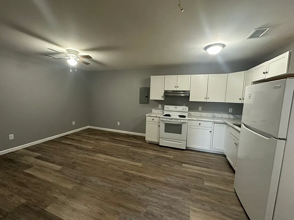 1208 North Church Street - B — Photo 2