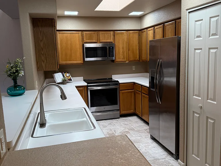 8631 N Little Oak Ln — Photo 5