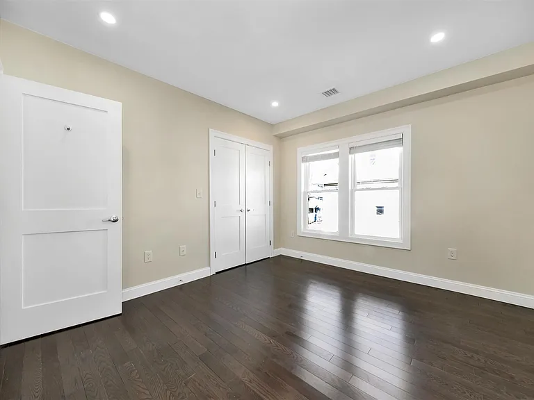 45 Wright Ave — Photo 11