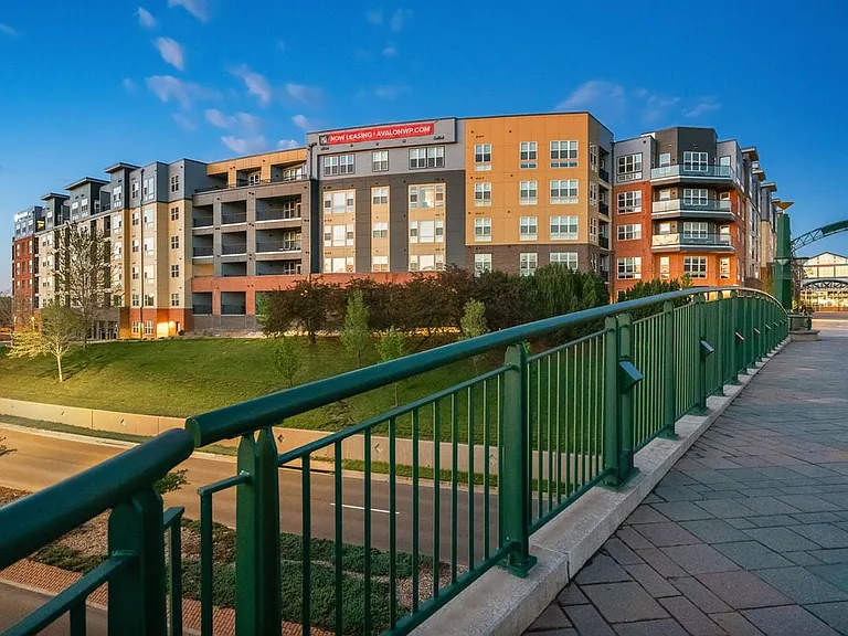 Promenade walkway