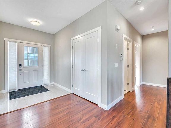 2nd image of 1 E Lakes Estates Cir