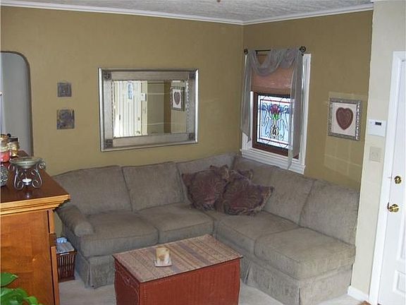 Comfy living/entertaining