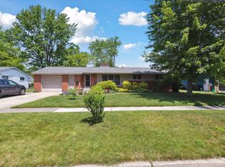 2001 Garside Dr, Essexville, MI