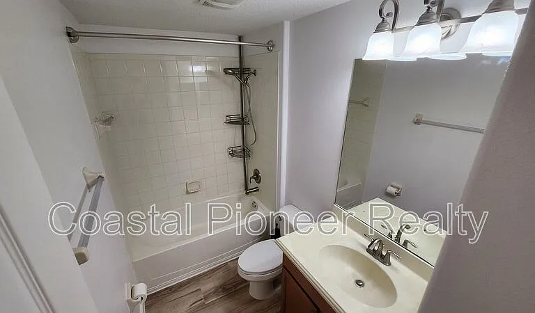 11404 Holmbridge Ln — Photo 11