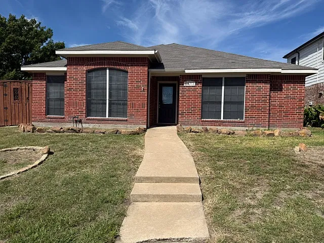 4 bed, 1946 sqft, $2,000 — Photo 1