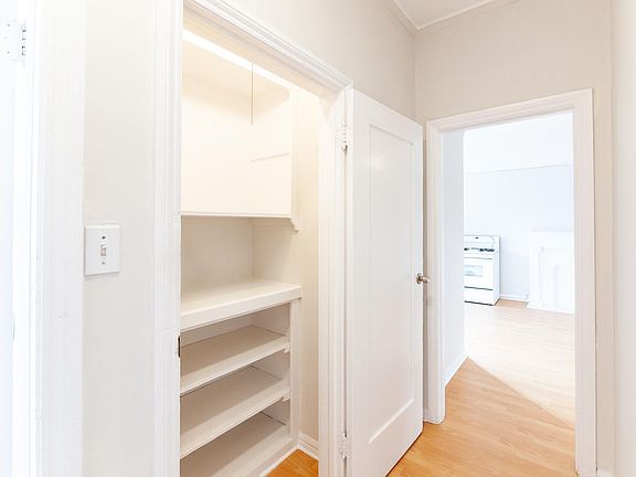 3rd image of 205 N Berendo St #1/2