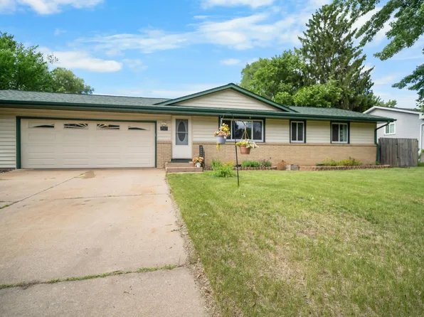 701 Ballantyne Ln NE, Spring Lake Park, MN 55432