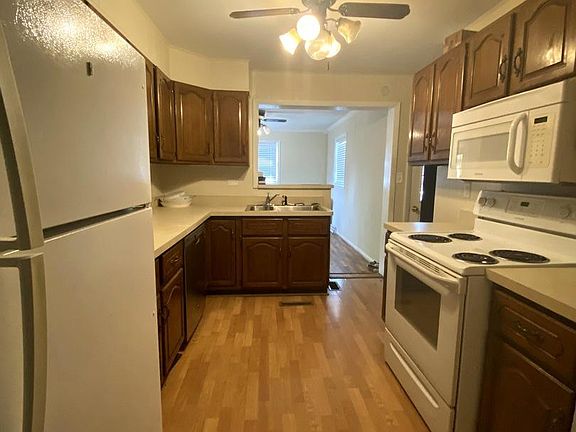 3rd image of 421 Fairhaven Ln