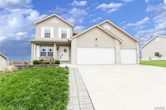1st image of 818 Oxford Ct
