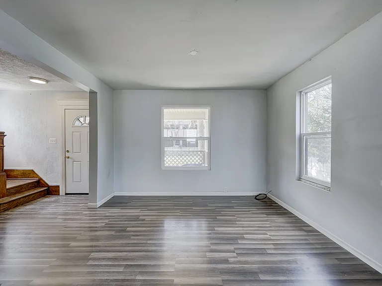813 S Center St — Photo 4