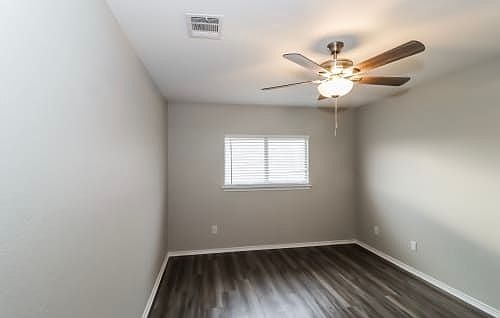 3rd image of 222 Sunny Brook Dr
