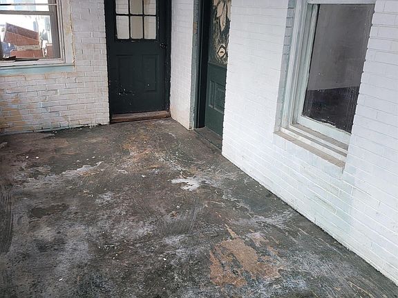 3rd image of 552 Delphi Ave