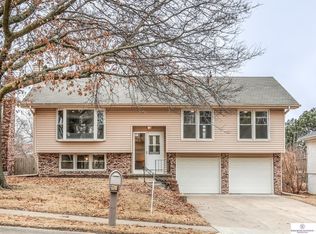 14211 Pine St, Omaha, NE 68144