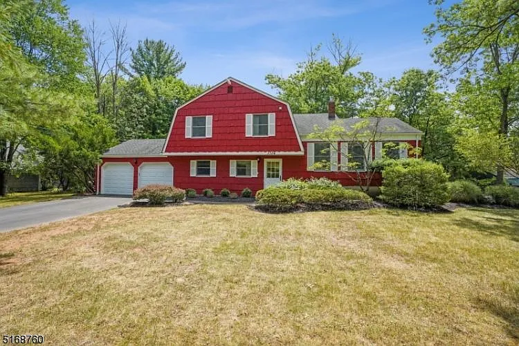 1104 Cambridge Ln photo 1