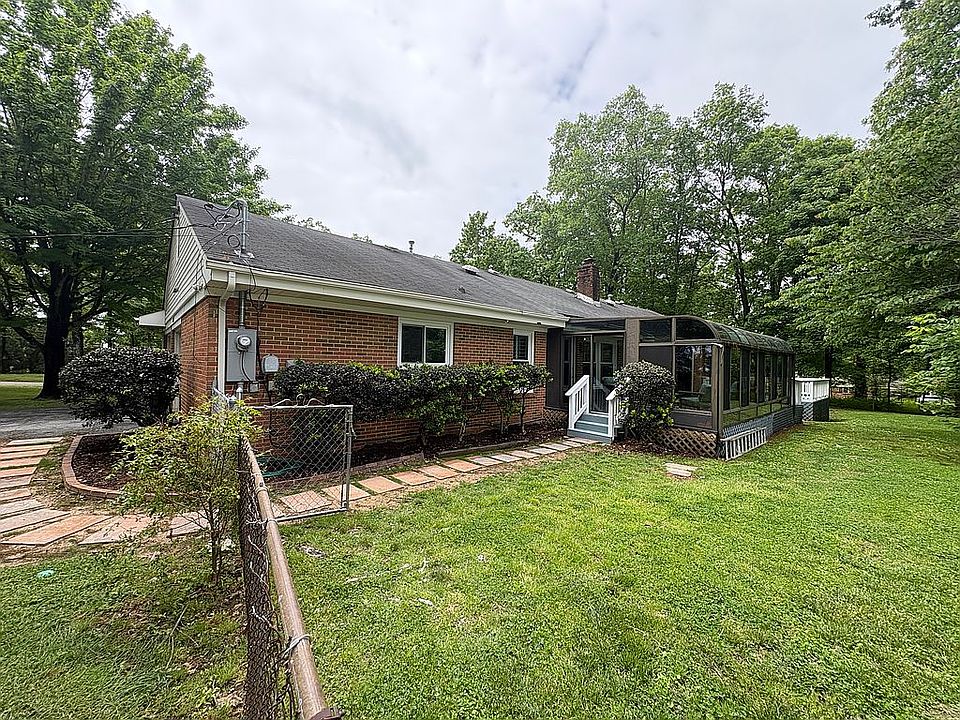 2nd image of 302 Massey Ln