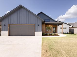 11033 NW 20th St, Yukon, OK 73099
