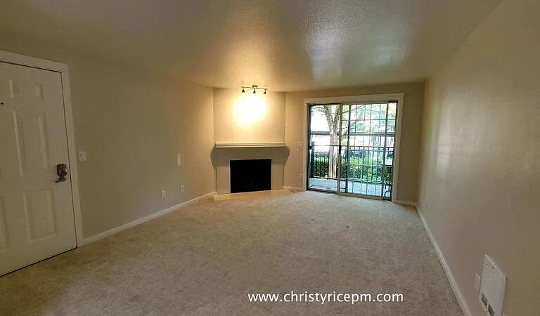 215 9th St #D201 — Photo 7