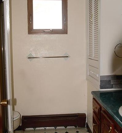 5th image of 99 E Main St