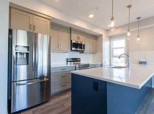 40 S Carrington Plz NW #103, Calgary, AB T3P1Y3