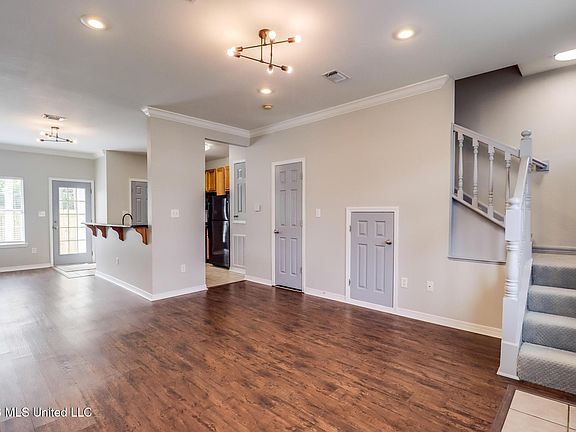 4th image of 1321 Foxwood Pl