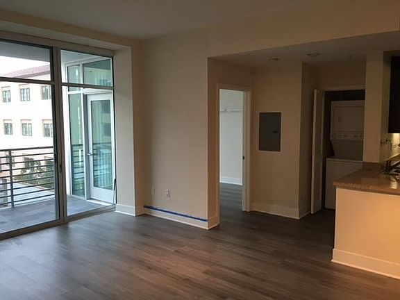 4th image of 1241 5th St APT 204