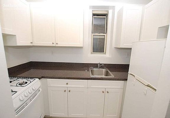 4th image of 230 W 82nd St #A-2