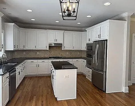 6 bed, 6.0 bath, 4064 sqft, $3,399 — Photo 3