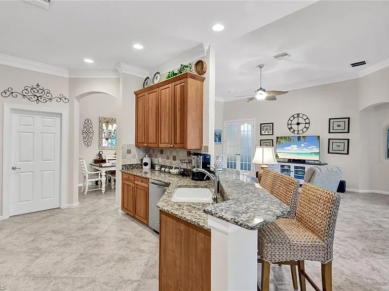 16208 Parque Ln — Photo 9