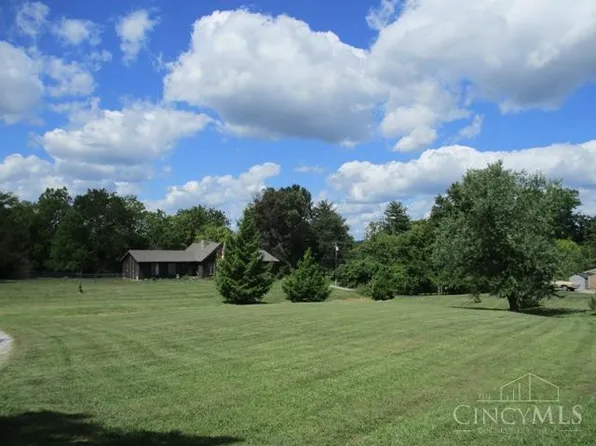 1073 Davis Rd, Hamilton, OH 45013