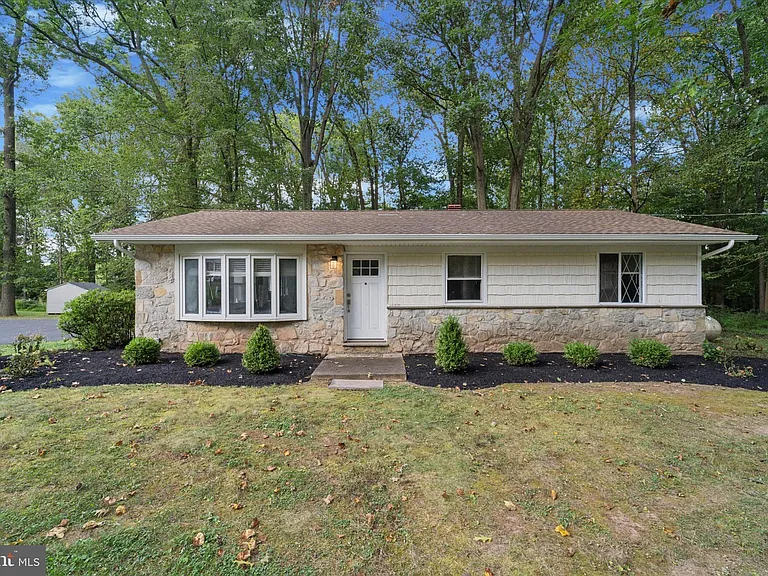 3249 Mill Rd — Photo 16