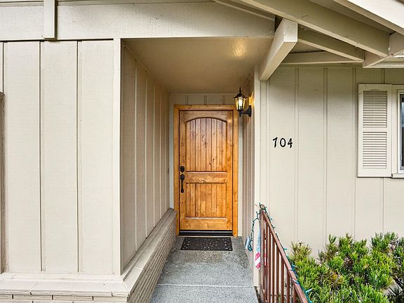 3rd image of 704 NW Sandy Dr