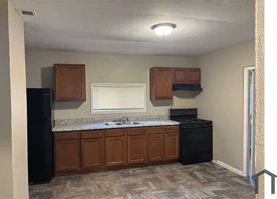 3 bed, 964 sqft, $1,400 — Photo 2