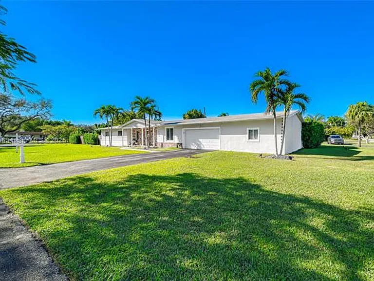 10600 SW 80th Ct — Photo 41