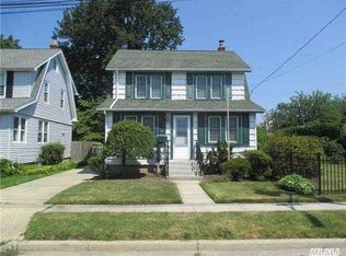 14 Terrace Pl, Hicksville, NY 11801
