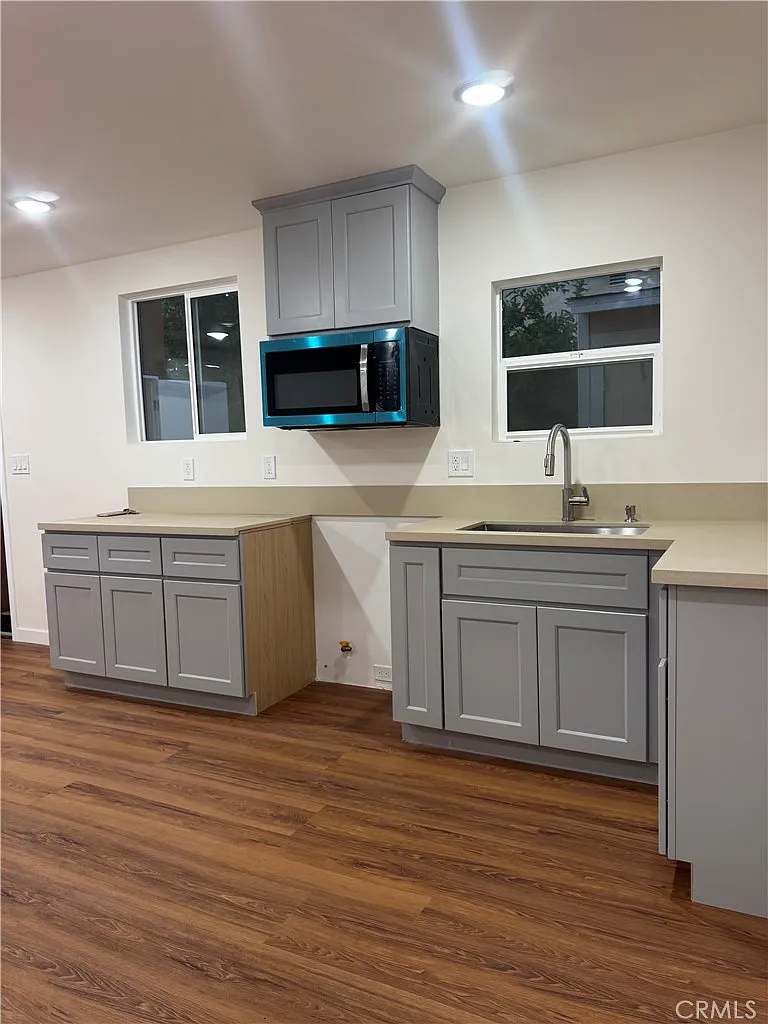3 bed, 1000 sqft, $3,500 — Photo 3
