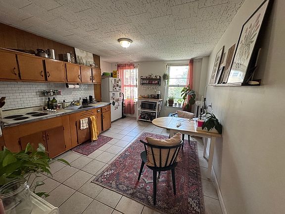 2nd image of 198 Saint Paul St APT 4