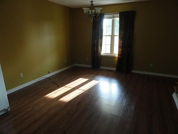 5th image of 65 McKenzi Park Dr