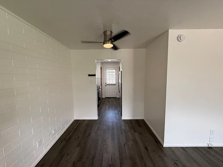 Alexsi Apartments — Photo 4