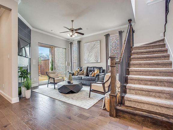 5th image of 2220 Royal Crescent Dr N