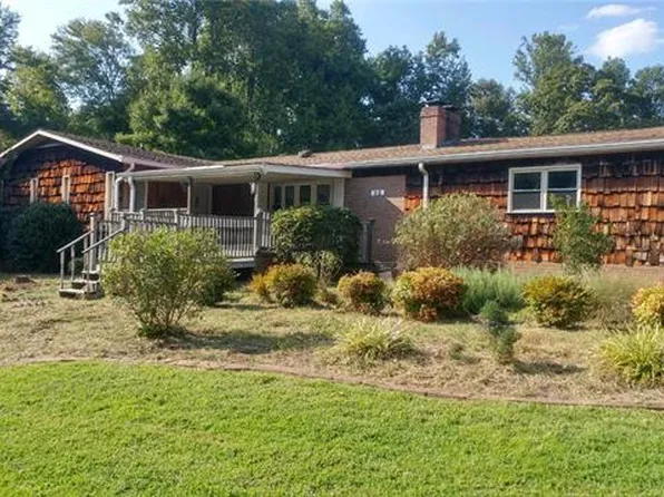 22 N Forrest Dr, Thomasville, NC 27360