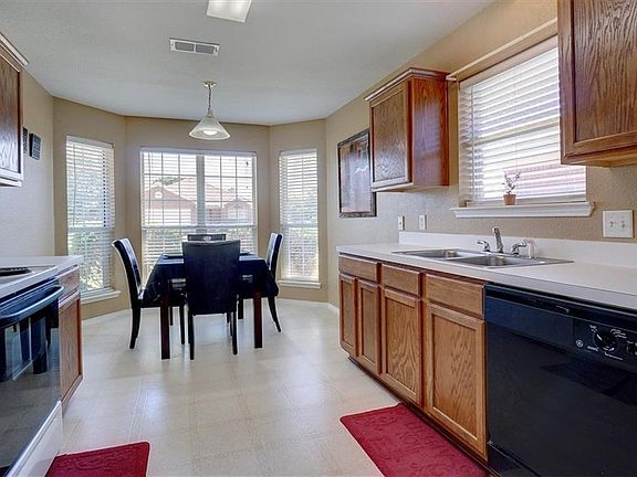 5th image of 10437 Fossil Hill Dr