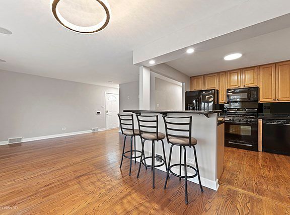 3rd image of 8315 Trumbull Ave
