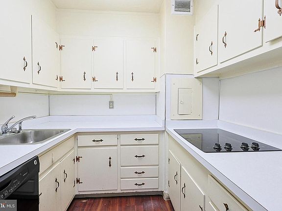 5th image of 1900 John F Kennedy Blvd APT 719