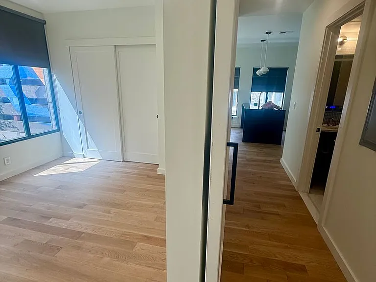 Brand new units 0-1 bedroom — Photo 3