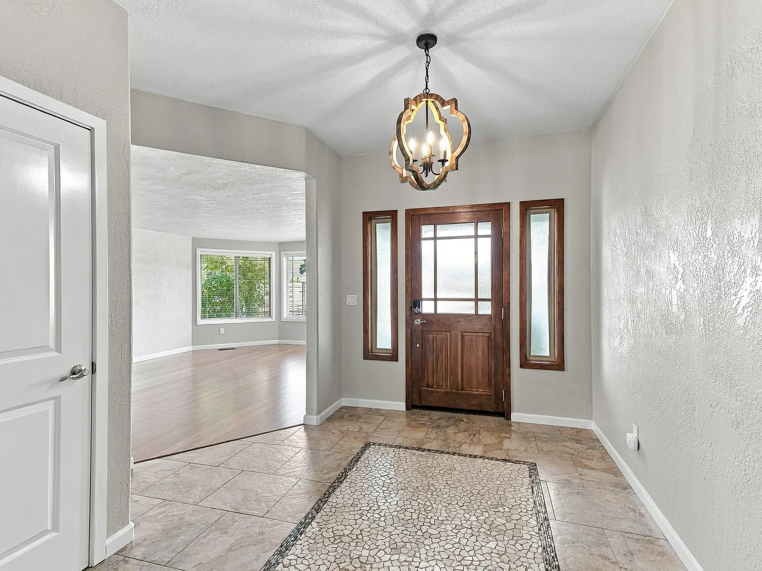 3 bed, 1877 sqft, $2,700 — Photo 3