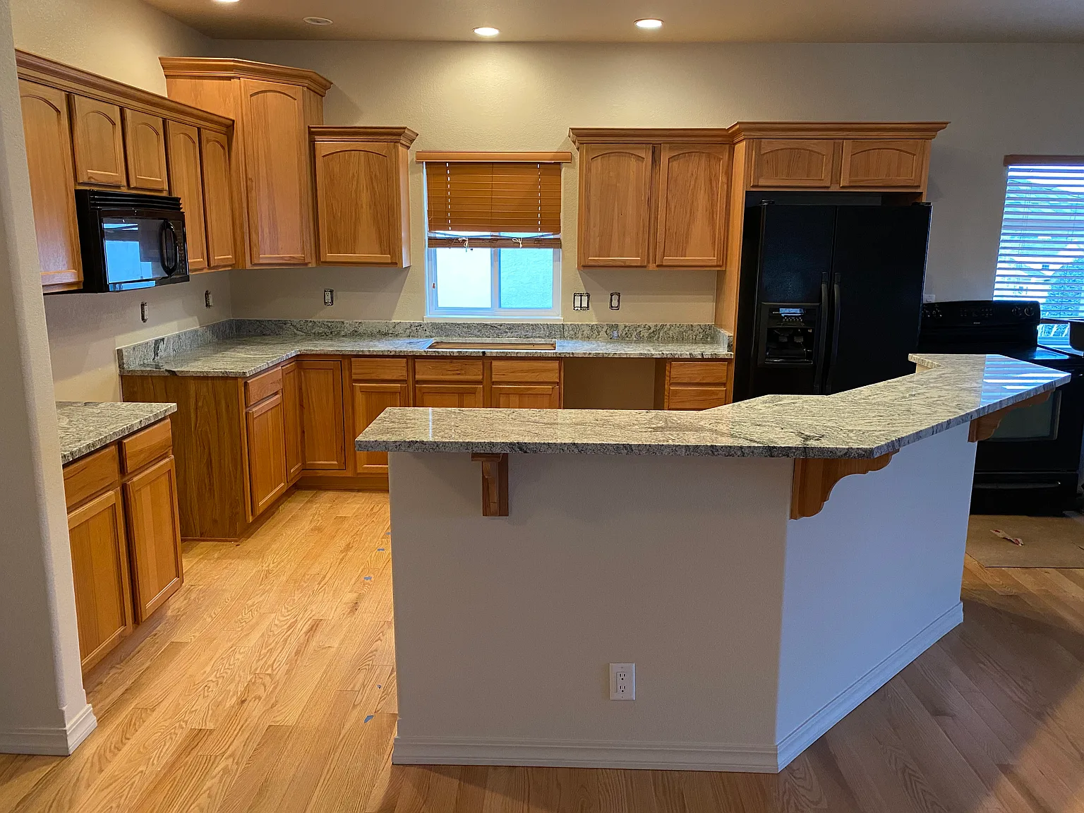 3 bed, 2408 sqft, $2,650 — Photo 4