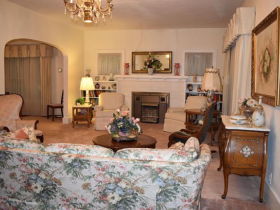 4th image of 206 N Elm St