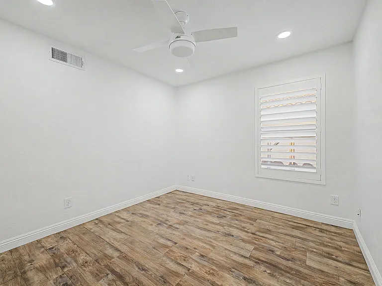 6919 E Lakeview Ave — Photo 25