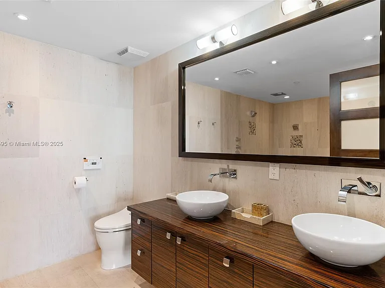 5875 Collins Ave #1902 — Photo 29