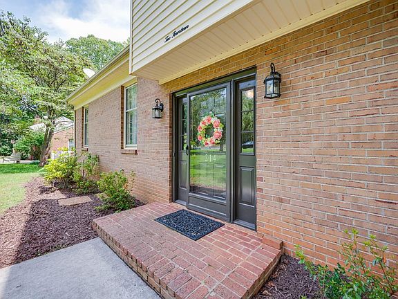 5th image of 214 Valleywood Dr
